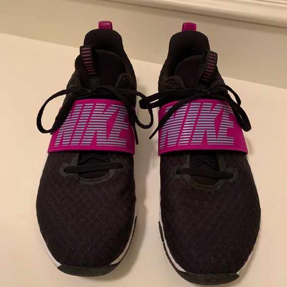 Nike ladies athletic tennis shoes - Picture 9 of 9